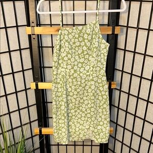 🦋Green and White Casual Dress with Effortless Charm 5/25$